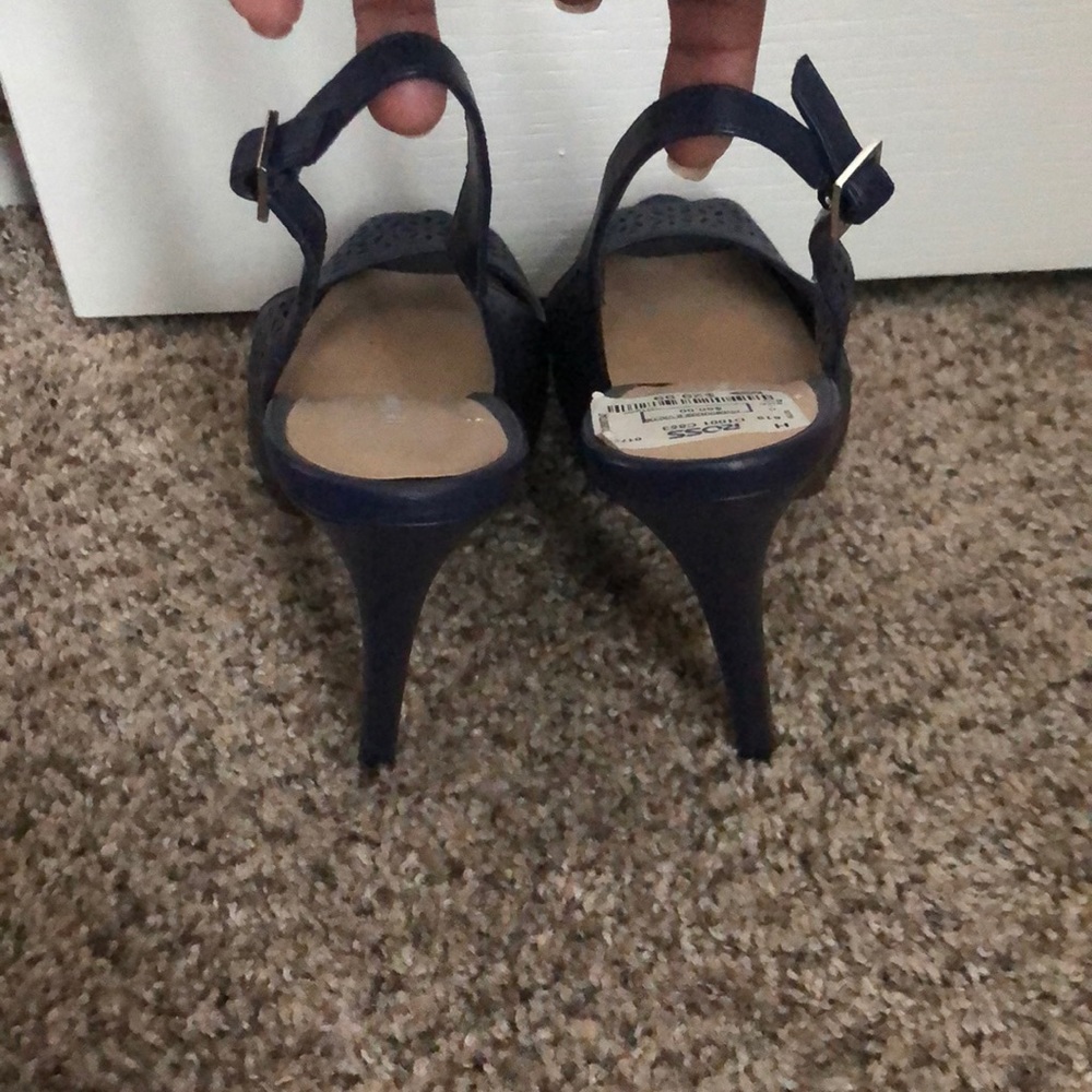 Shoe - Picture 3 of 4